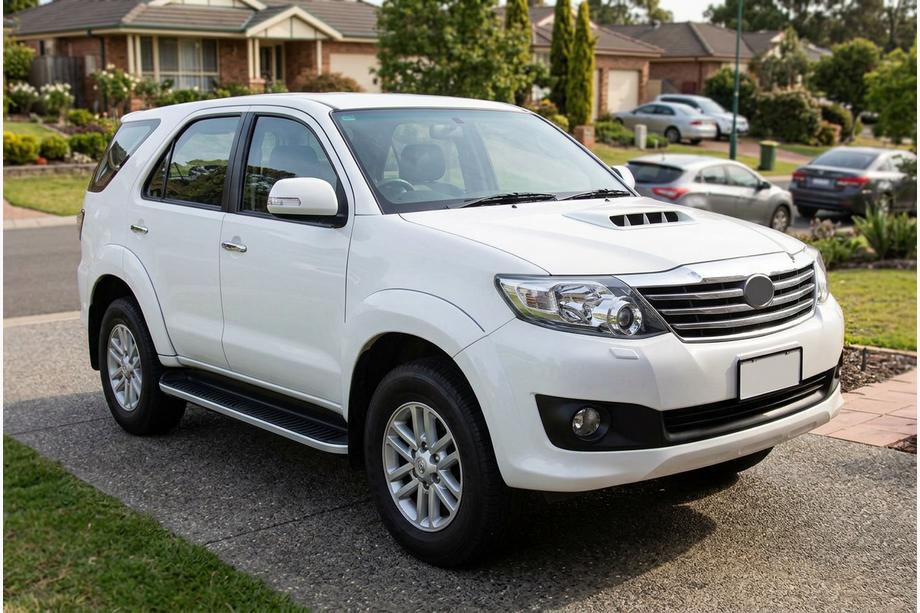 Toyota Fortuner 2006–2015 Boční nášlapy Tayga Grey (2 ks, hliník) Fotografie 1