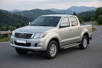 Toyota Hilux 2006–2015 Boční nášlapy RedLine V1 (2 ks, hliník) fotografie 1