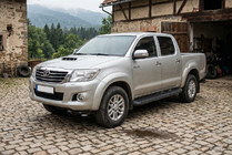 Toyota Hilux 2006–2015 Boční nášlapy Tayga Black (2 ks, hliník) fotografie 1