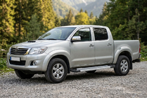 Toyota Hilux 2006–2015 Boční prahy New Vision Grey (2 ks., hliník) fotografie 1