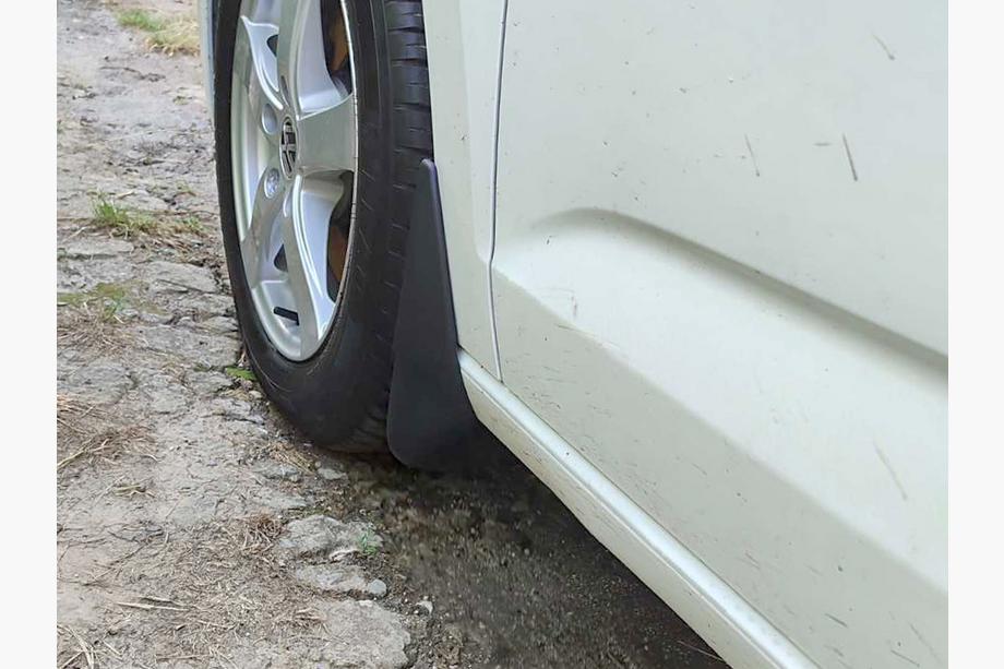 Volkswagen Touran 2015– Zástěrky Premium (4 ks) Image