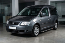 Volkswagen Caddy 2004–2010 Boční nášlapy BlackLine (2 ks, hliník) Maxi (dlouhý rozvor) fotografie 1