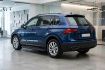 Volkswagen Tiguan 2016–2023 Boční nášlapy RedLine Black (2 ks, hliník) fotografie 1