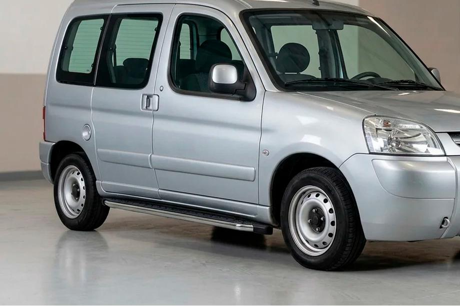 Peugeot Partner 1996–2008 Boční nášlapy BlackLine (2 ks, hliník) Image