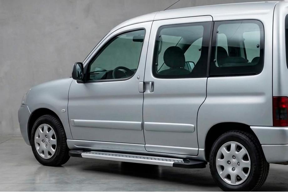 Peugeot Partner 1996–2008 Boční prahy New Vision Grey (2 ks., hliník) Image