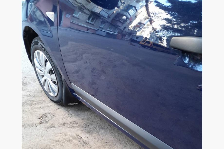 Dacia Sandero 2007–2013 Přední zástěrky (2 ks) Fotografie 2