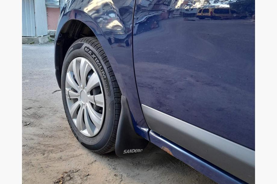 Dacia Sandero 2007–2013 Přední zástěrky (2 ks) Fotografie 3