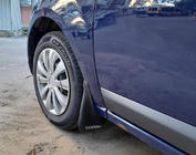 Renault Sandero 2007–2013 Přední zástěrky (2 ks) fotografie 5
