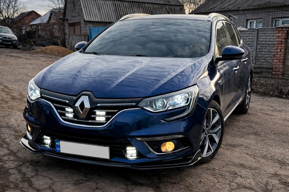 Renault Megane IV 2016–2025 Nástavec předního nárazníku (lip, černý) Image
