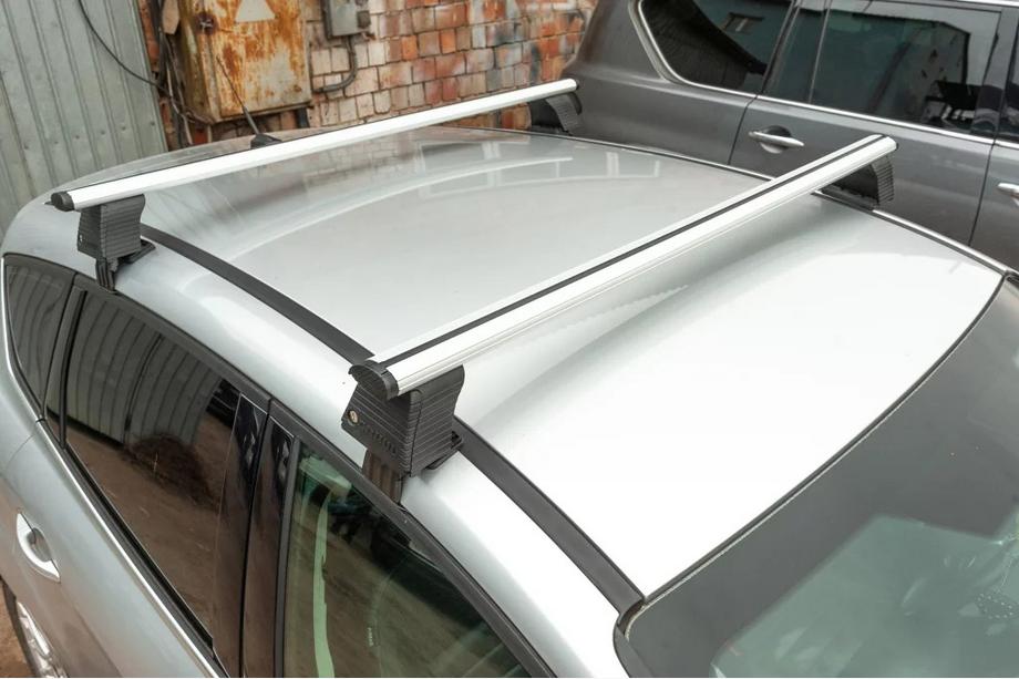 Volkswagen Polo 2001–2009 Střešní příčníky pro hladkou střechu (2 ks, Asaf V4) Fotografie 2