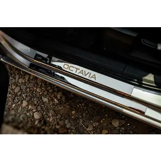 Nerezové kryty prahů Carmos V1 (8 ks) Skoda Octavia III A7 2013–2019 fotografie 1