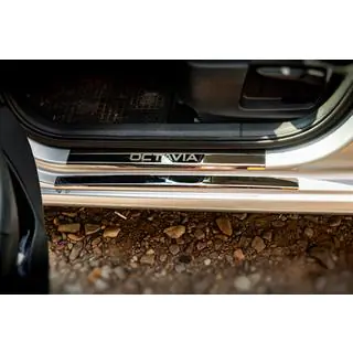 Nerezové kryty prahů Carmos V1 (8 ks) Skoda Octavia III A7 2013–2019 fotografie 2