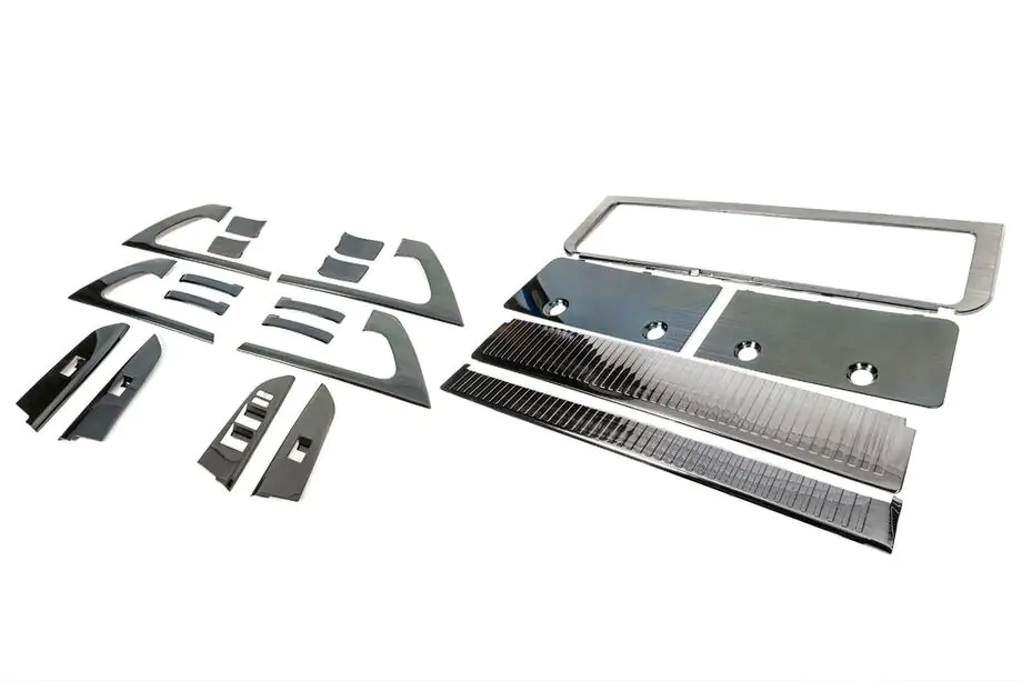 Toyota Land Cruiser 200 2007–2021 Sada vložek (kartáčovaný tmavý hliník) Image