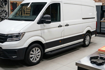 Volkswagen Crafter 2016– Boční nášlapy Allmond Black (2 ks, hliník) Střední rozvor fotografie 1