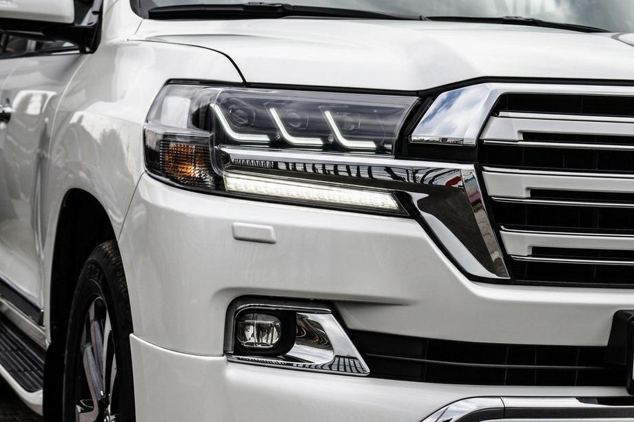 Toyota Land Cruiser 200 2007–2021 Přední světlomety 2016+ (LX-Design) Image