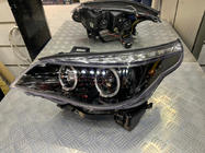 BMW řada 5 E60/E61 2003–2010 Přední světlomety (2 ks) fotografie 2
