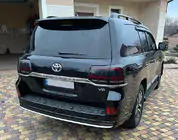 Toyota Land Cruiser 200 2007–2021 Zadní světla 2016-2021 (sekvenční červené) fotografie 7