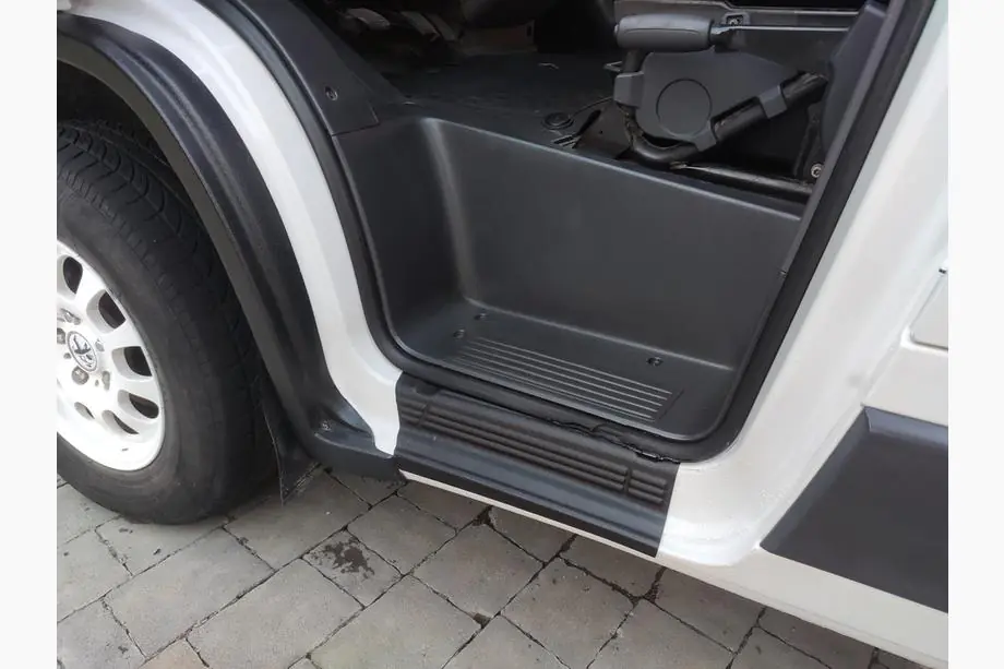 Peugeot Boxer 2006–2025 Ochranné kryty dveřních prahů EuroCap (2 ks, ABS) Image