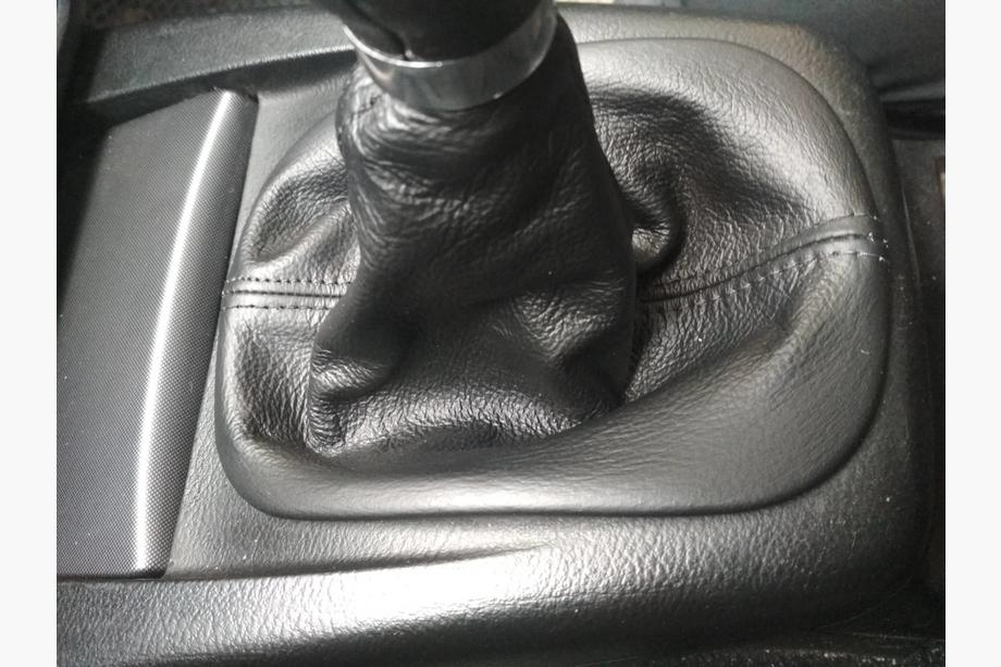Volkswagen Passat B5 1997–2005 Kožená manžeta řadicí páky Image