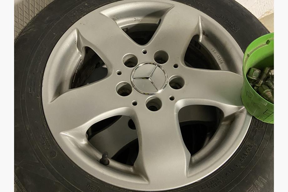 Mercedes-Benz Krytky na disky 75/71 mm bez kroužku (4 ks, šedé) Fotografie 2