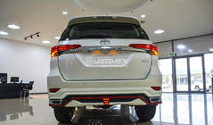 Toyota Fortuner 2015– Sada bodykitu Lexus-TRD V2 (pro 2015-2020) fotografie 3