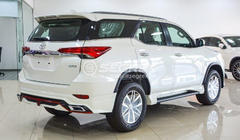 Toyota Fortuner 2015– Sada bodykitu Lexus-TRD V2 (pro 2015-2020) fotografie 5