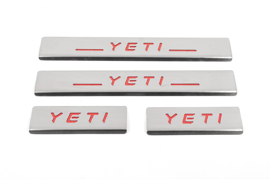 Skoda Yeti 2009–2017 Nerezové kryty prahů Carmos V2-RED (4 ks) Fotografie 1