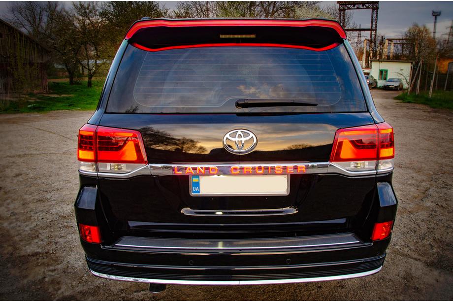 Toyota Land Cruiser 200 2007–2021 Sada bodykitu 2016-2021 (Executive 2021) Černá barva Fotografie 20