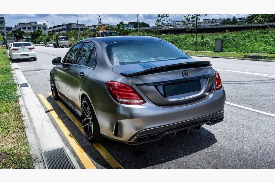 Mercedes C-Class W205 2014–2021 Bodykit sada s kompletním zadním nárazníkem (design Black Mamba C63GT) Fotografie 4