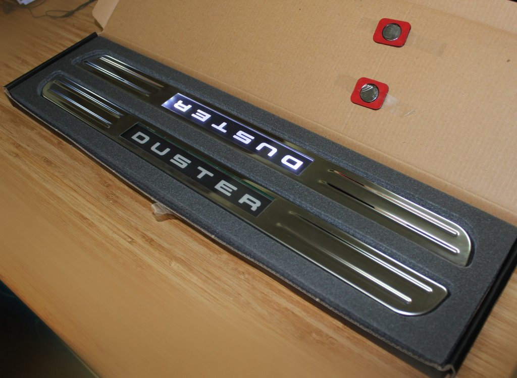 Bezdrátové prahy s podsvícením pro Renault Duster