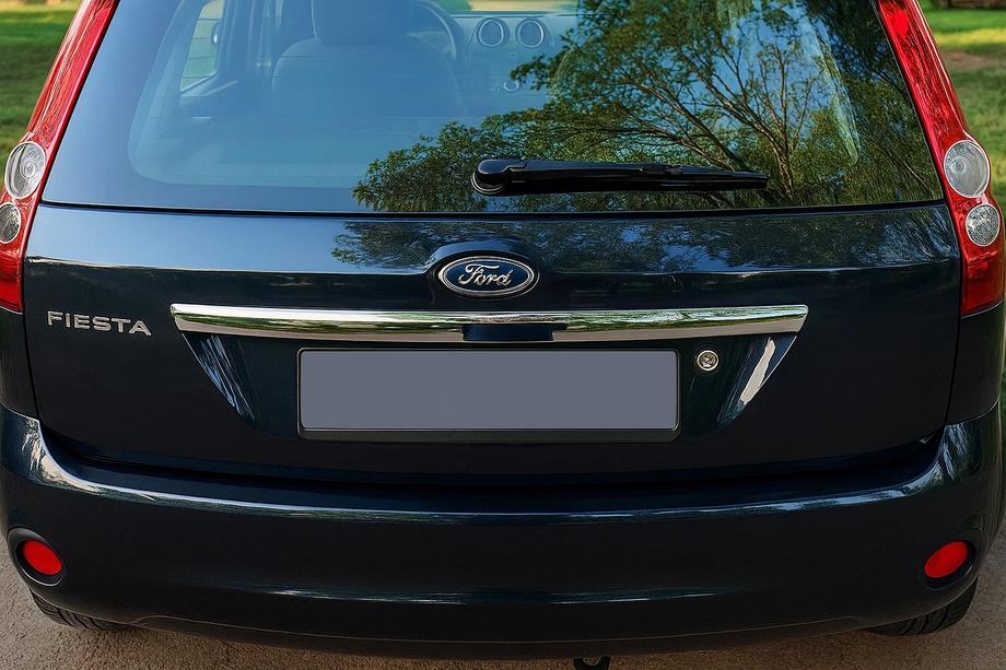 Ford Fiesta 2002–2008 Nerezová lišta nad SPZ Carmos - turecká ocel Image