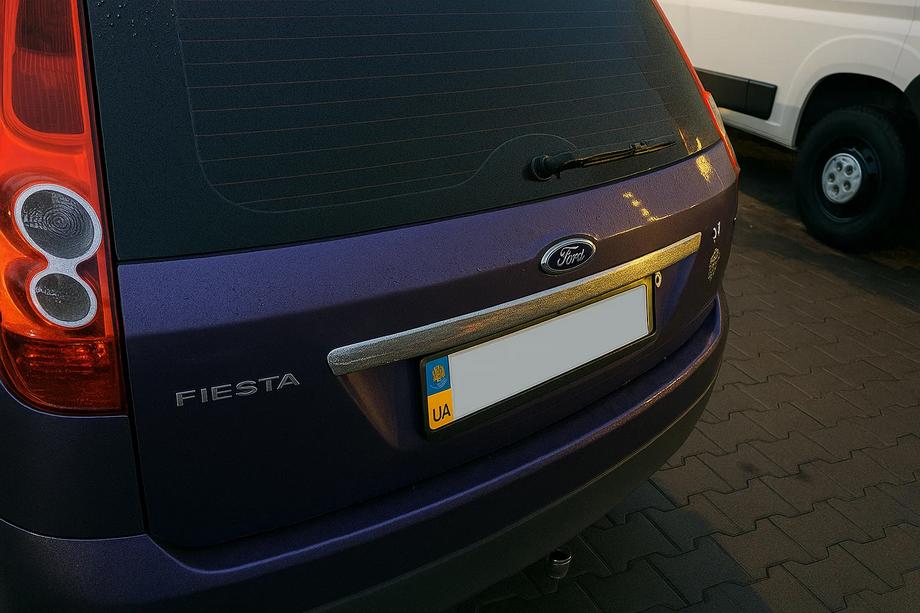 Ford Fiesta 2002–2008 Nerezová lišta nad SPZ OmsaLine – italská nerezová ocel Fotografie 3