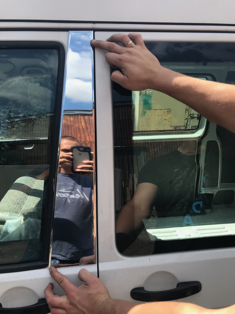 Kryty dveřních sloupků Volkswagen T5 Multivan