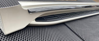 Toyota Land Cruiser 200 2007–2021 Boční prahy Exlusive (design 2021) Bílá barva fotografie 3
