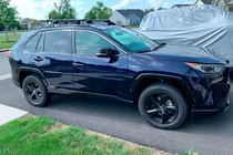 Toyota Rav 4 2019–2025 OEM příčníky pro integrované střešní ližiny (2 ks) fotografie 3