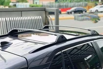 Toyota Rav 4 2019–2025 OEM příčníky pro integrované střešní ližiny (2 ks) fotografie 8
