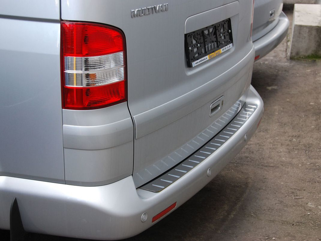 Chromová lišta na zadní nárazník Volkswagen T5 Multivan