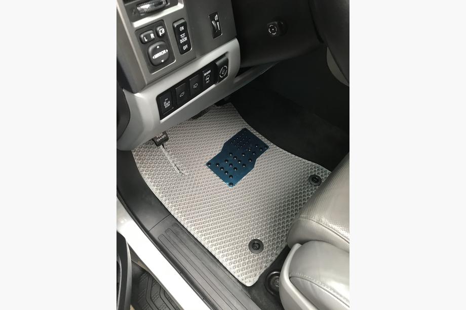 Toyota Sequoia 2007–2022 Polyuretanové EVA autokoberce do interiéru, 3 řady, šedé 2. řada – loketní opěrka Fotografie 14