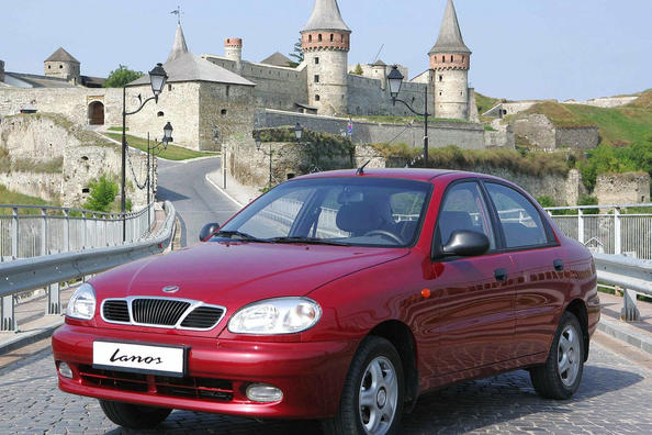Kolik zvukové izolace je potřeba na Deu Lanos?