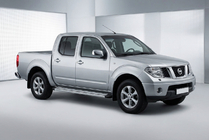 Nissan Navara 2006–2015 Boční nášlapy Maya V4 (2 ks, hliník) fotografie 1
