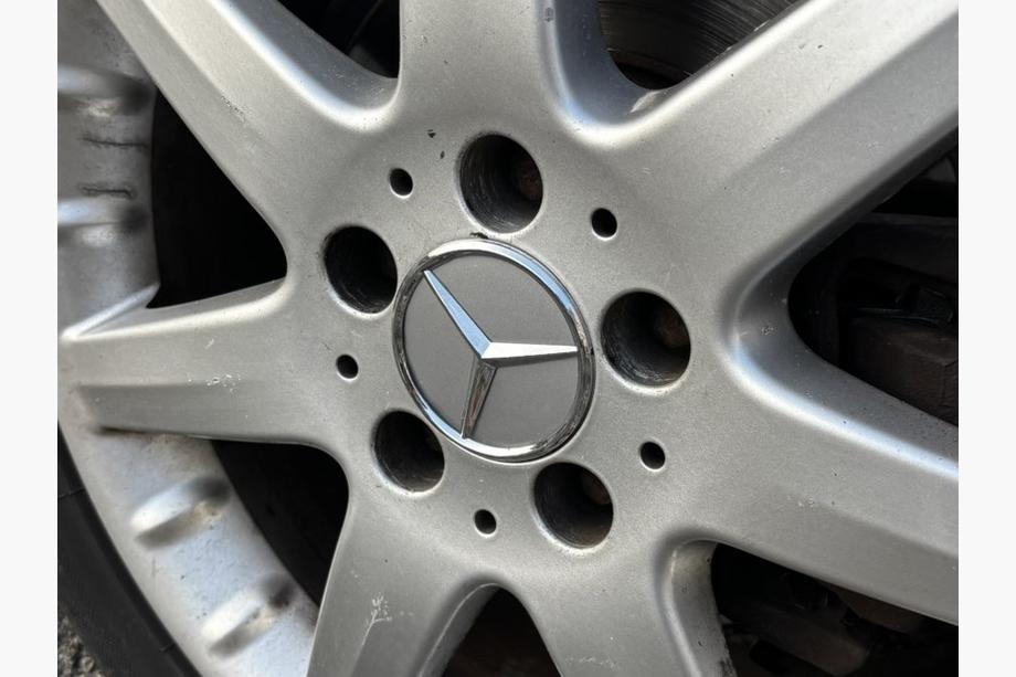 Mercedes-Benz Středové krytky na disky 70/75 mm s kroužkem (4 ks, šedé) Fotografie 3