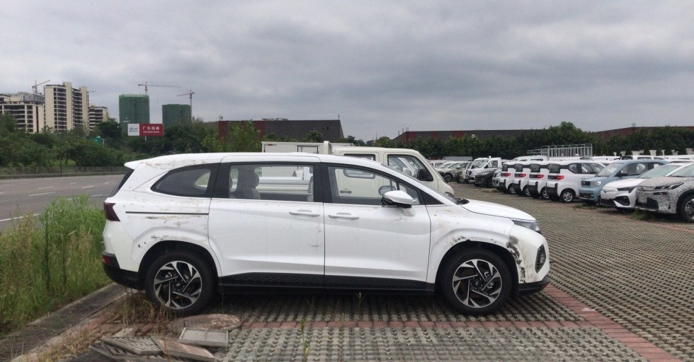 Hyundai představuje nový minivan Custo