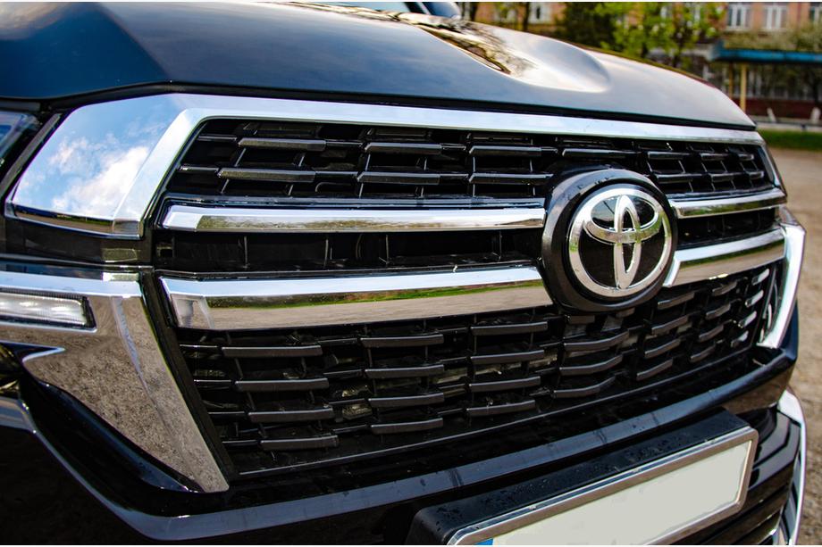 Toyota Land Cruiser 200 2007–2021 Kompletní restylingový body kit (přestavbová sada) z LC200 2008-2015 na 2021 Executive Fotografie 6