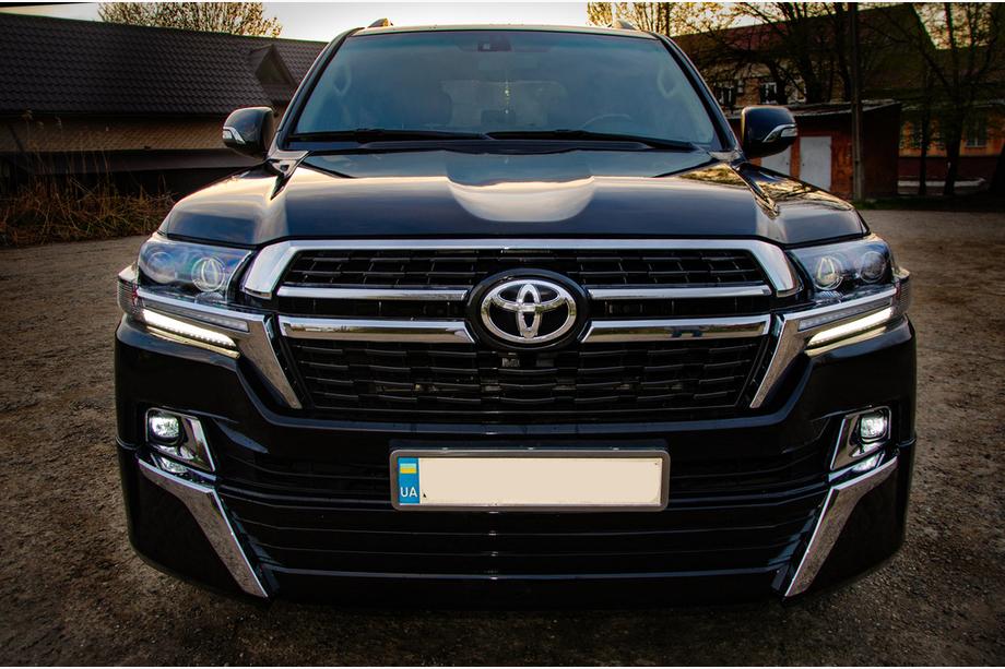 Toyota Land Cruiser 200 2007–2021 Kompletní restylingový body kit (přestavbová sada) z LC200 2008-2015 na 2021 Executive Fotografie 3