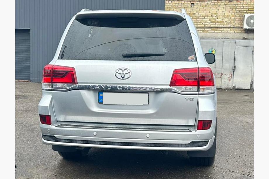 Toyota Land Cruiser 200 2007–2021 Kompletní restylingový body kit (přestavbová sada) z LC200 2008-2015 na 2021 Executive Fotografie 39