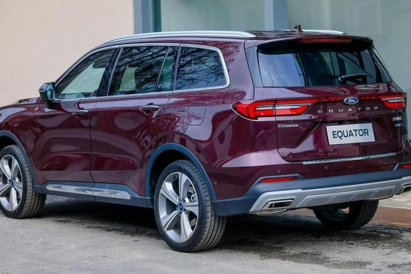Představen nový velký crossover Ford Equator Fotografie 4