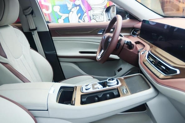 Představen nový velký crossover Ford Equator Fotografie 6