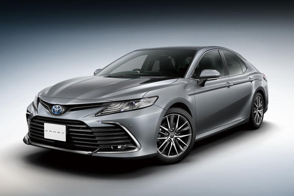 Modernizovaná Toyota Camry debutuje v Japonsku