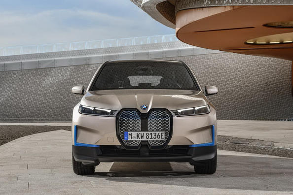 Elektrický crossover BMW iX – technologická vlajková loď německé značky