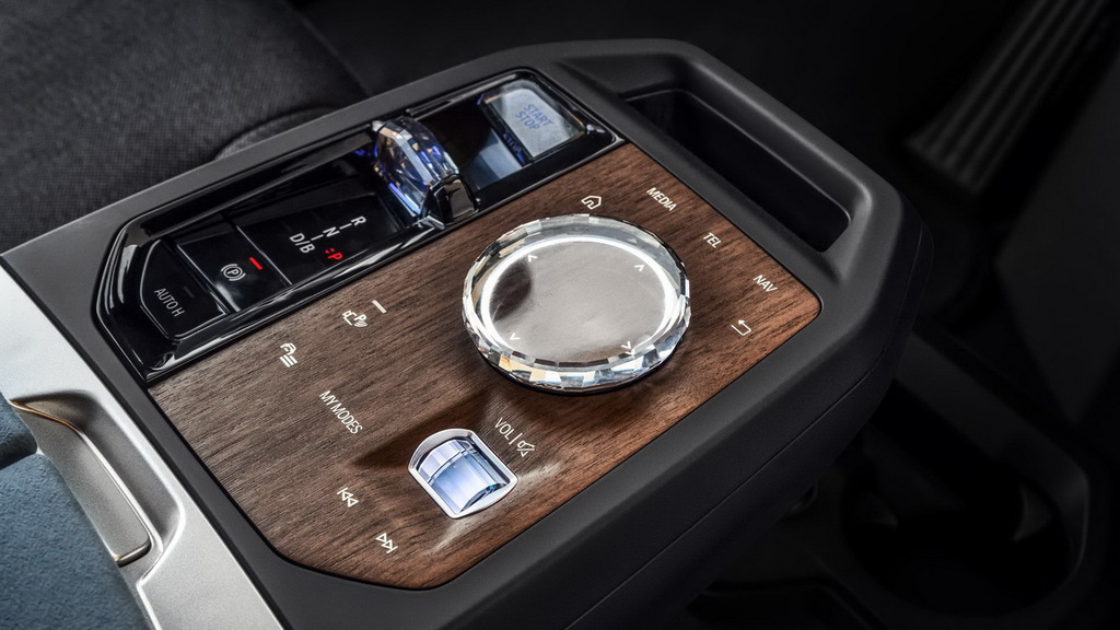 Elektrický crossover BMW iX – technologická vlajková loď německé značky